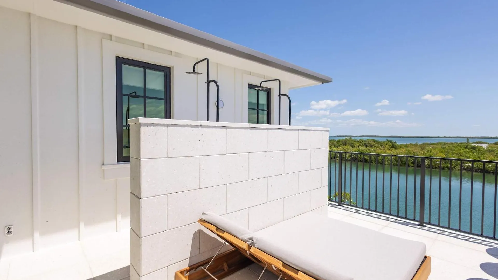 Parking Pool Dock - Starboard House Holiday home Key West