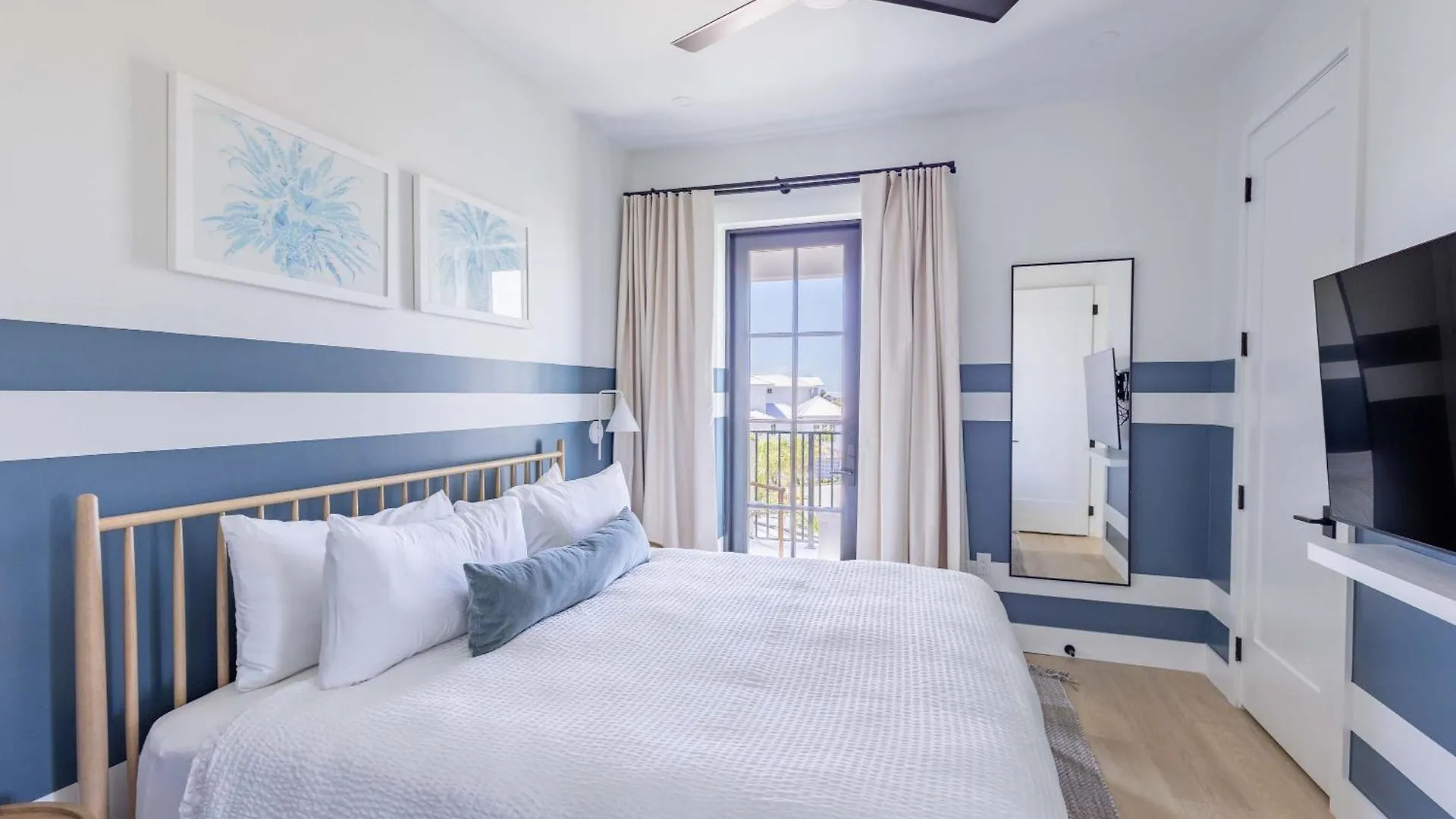 Parking Pool Dock - Starboard House Holiday home Key West