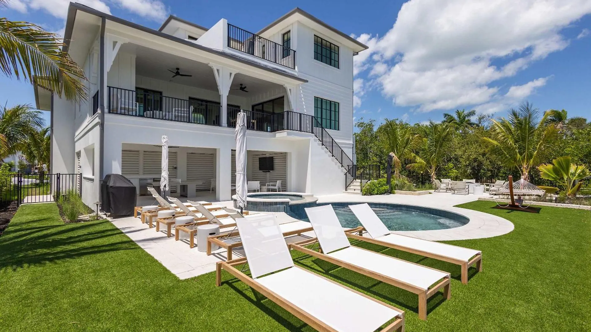 Parking Pool Dock - Starboard House Holiday home *