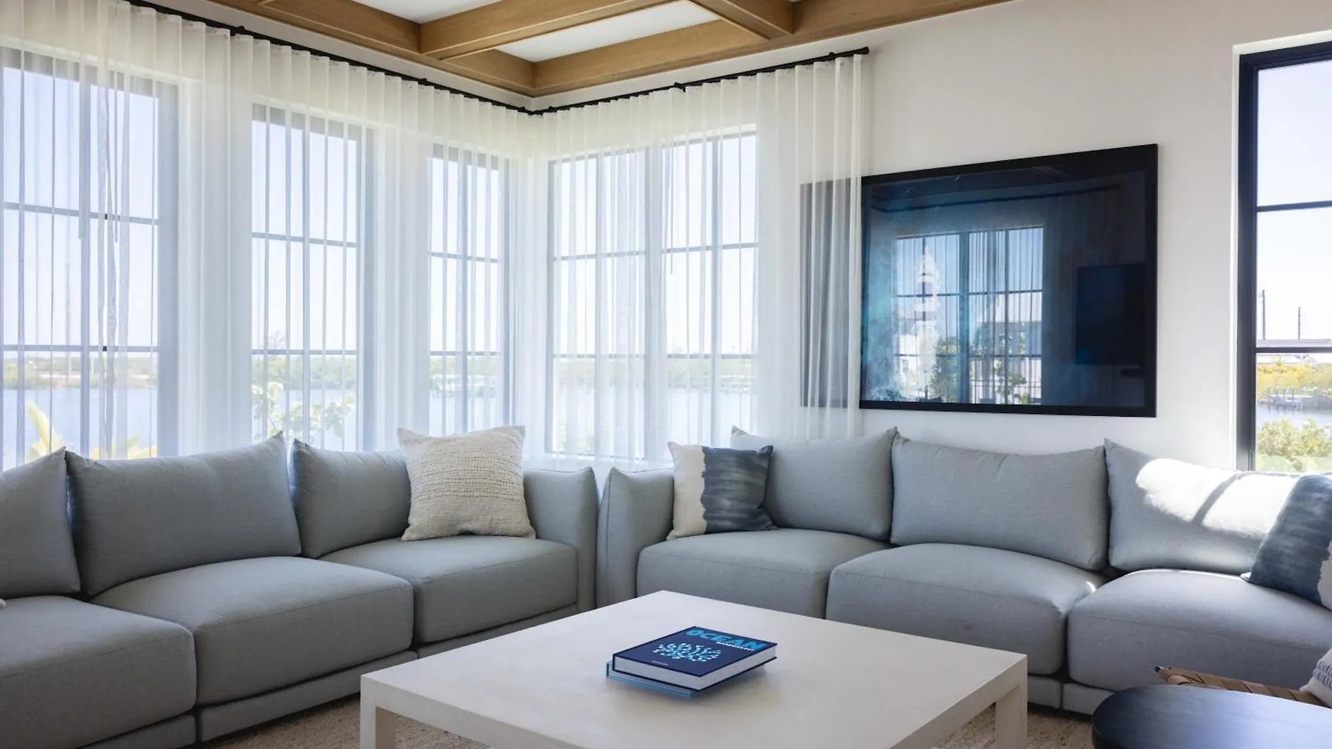 Waterfront Luxury - Tidelands House Holiday home