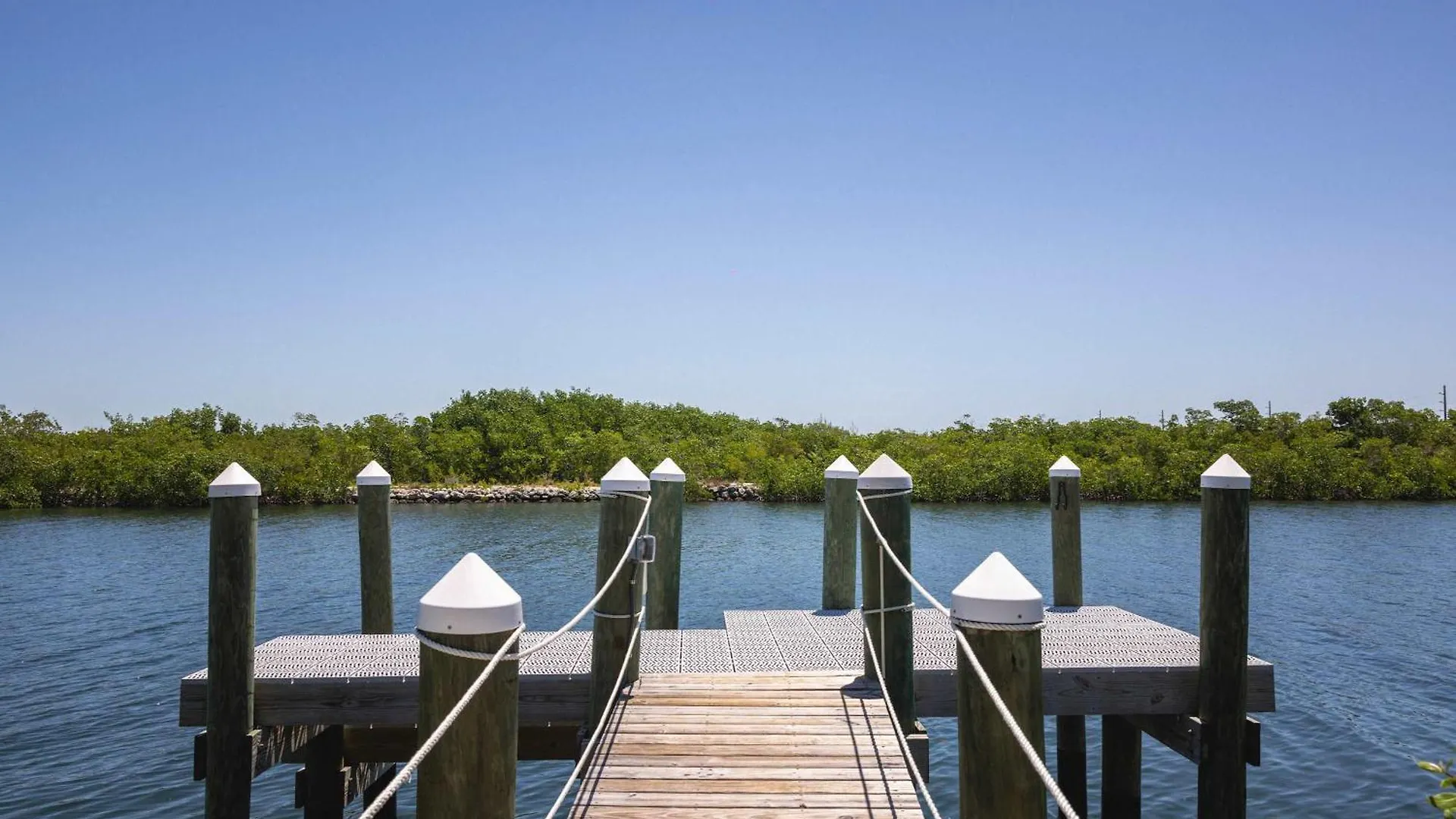 Parking Pool & Dock - Shellstone House Holiday home *