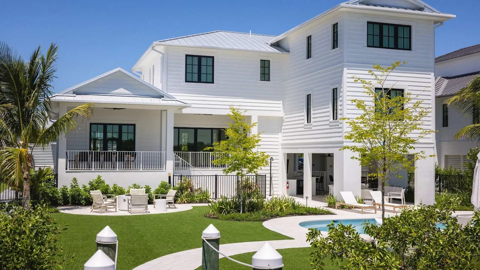 Parking Pool & Dock - Shellstone House Key West