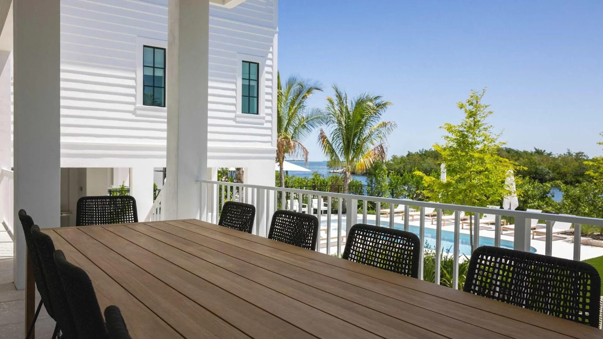 Parking Pool & Dock - Shellstone House Key West