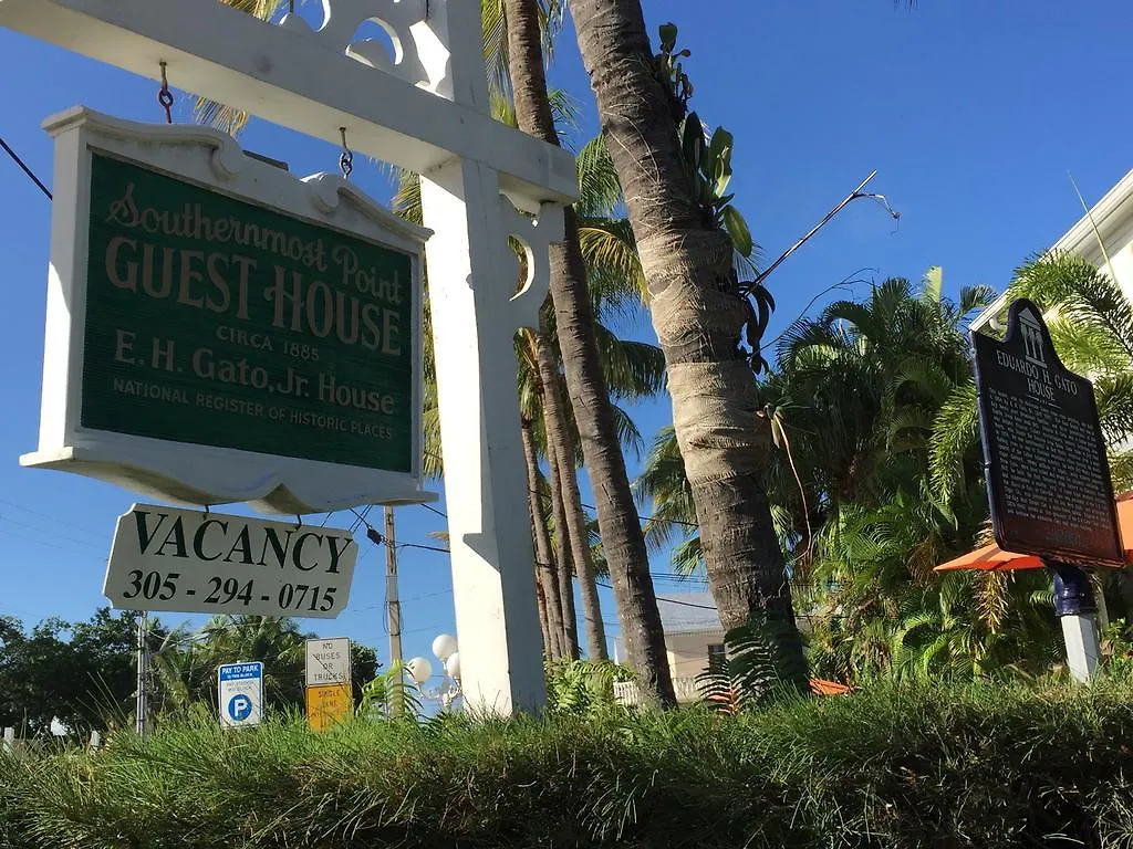 Alojamento de Acomodação e Pequeno-almoço Southernmost Point & Garden Bar Key West