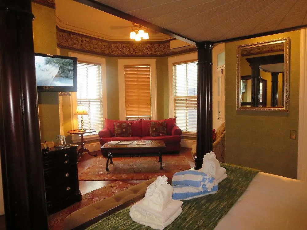 The Artist House 3*