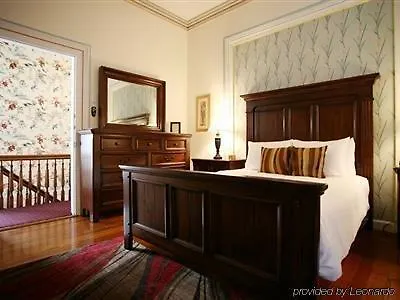 The Artist House 3*