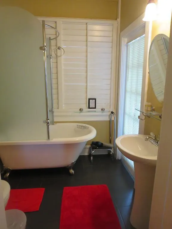 The Artist House 3*