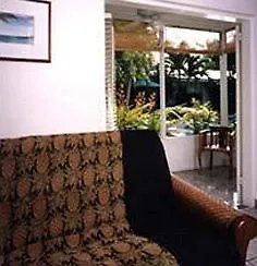 Отель Alexander Palms Court 2*