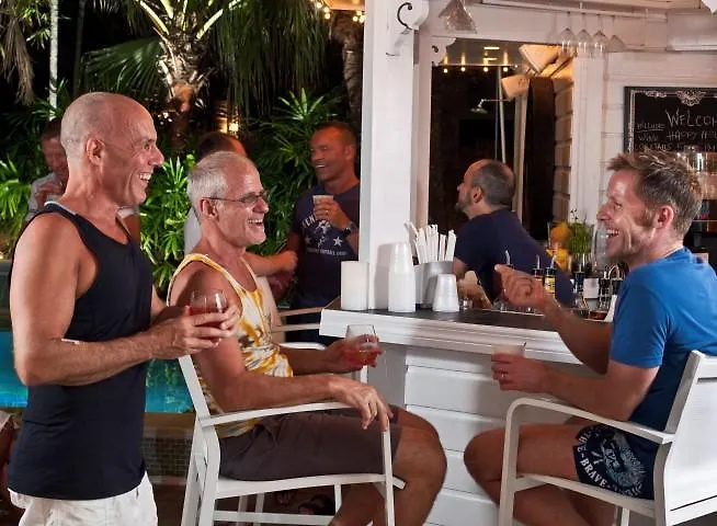 Alexander's Gay Lesbian (adults Only) לינה וארוחת בוקר 3*