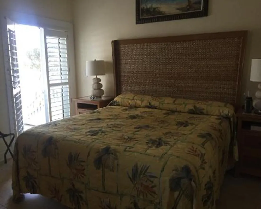 Coconut Apartment *