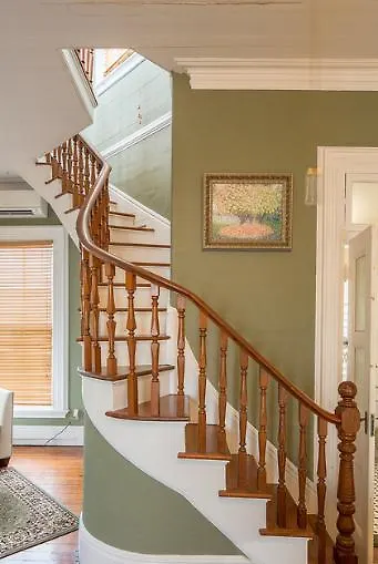 The Artist House 3*
