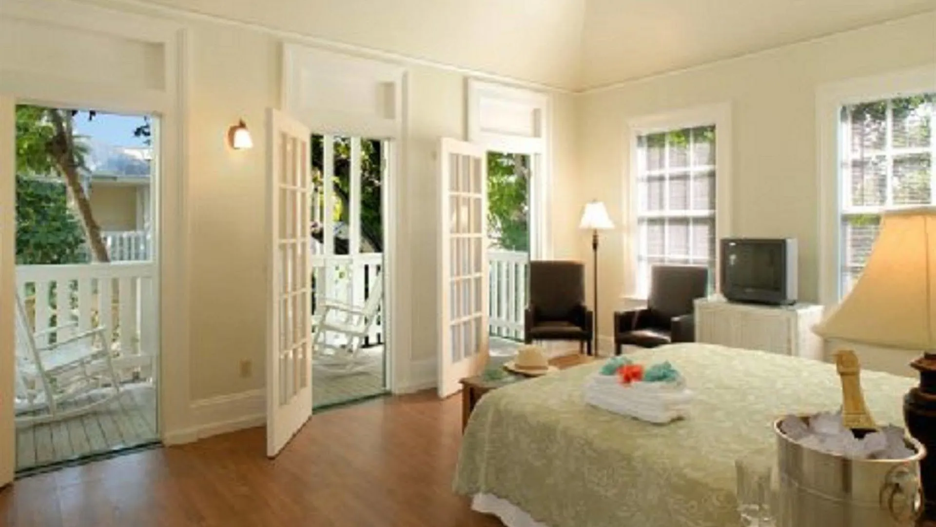 Duval House 3*