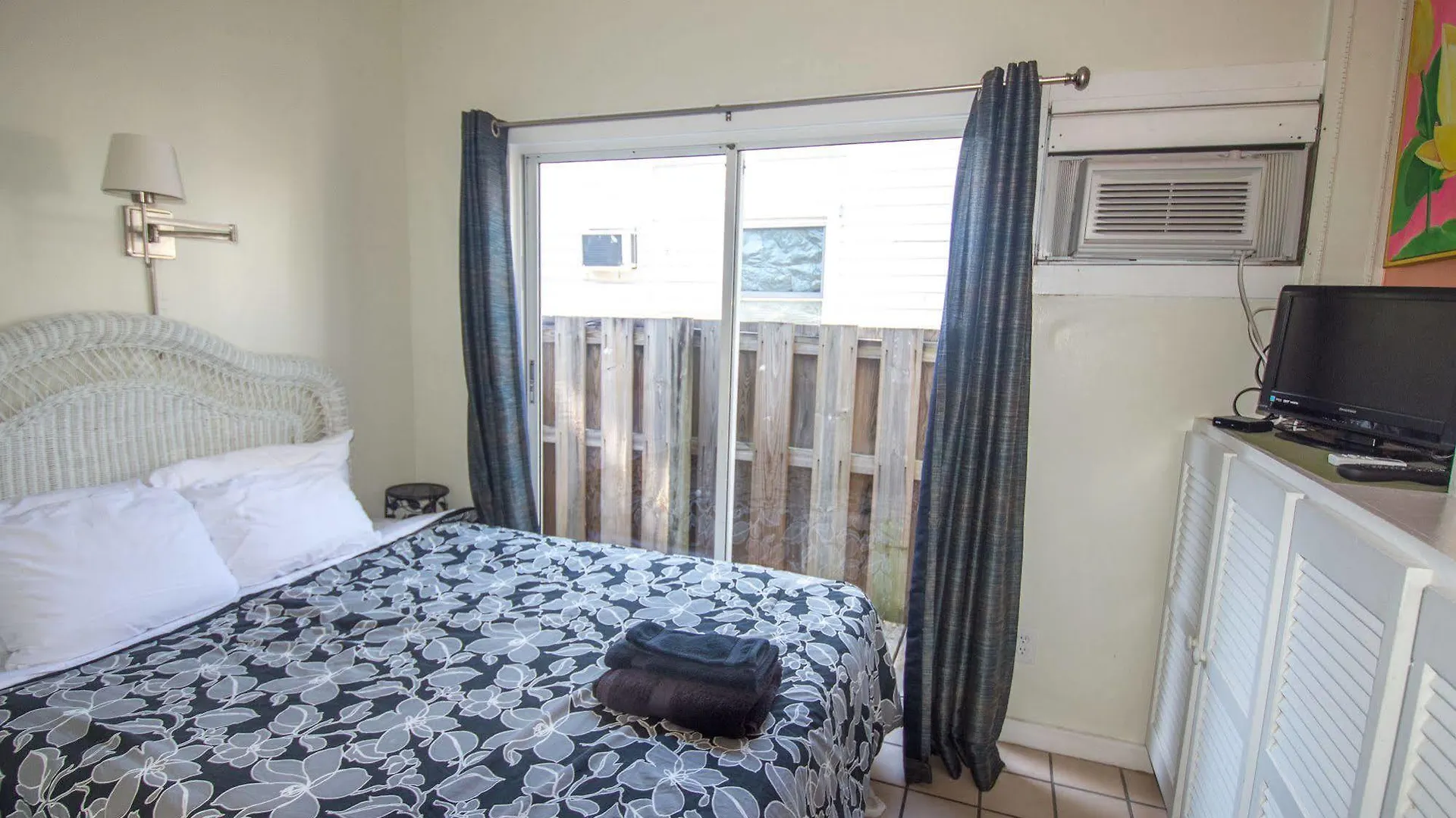 Duval House 3*