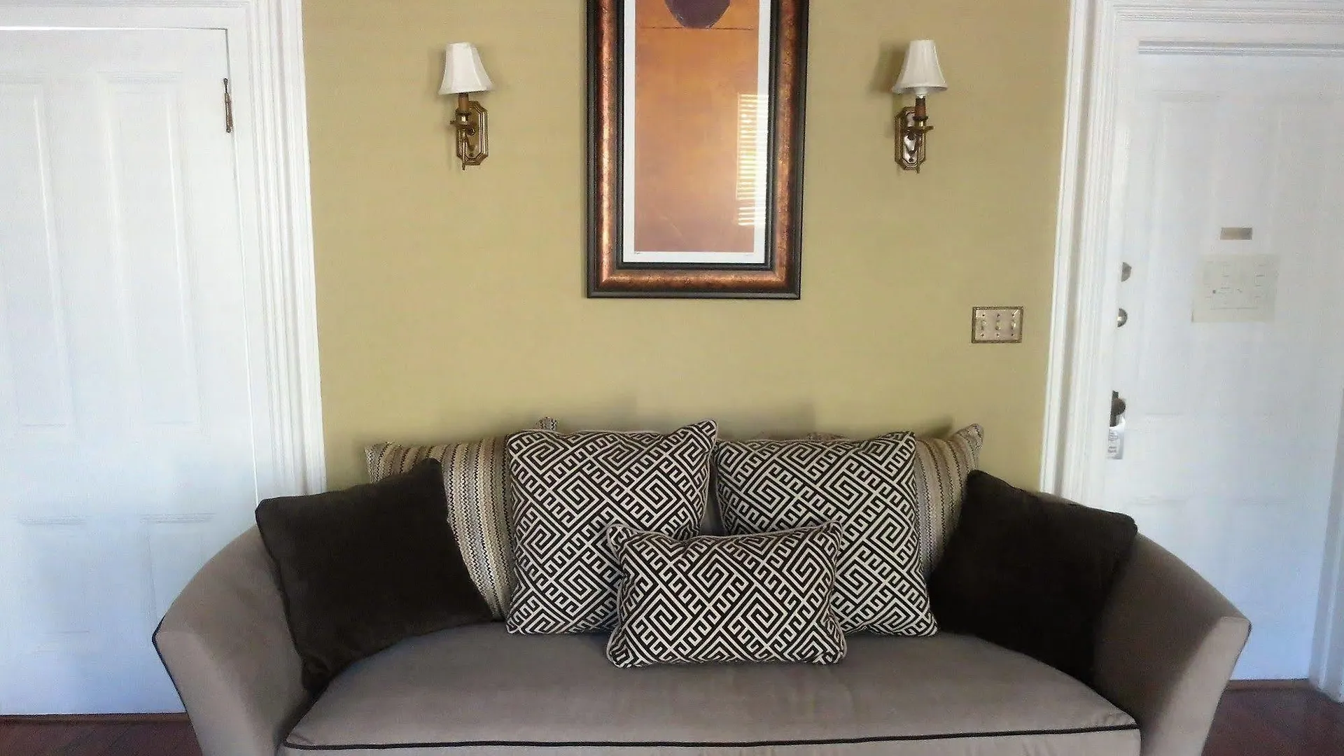The Artist House 3*