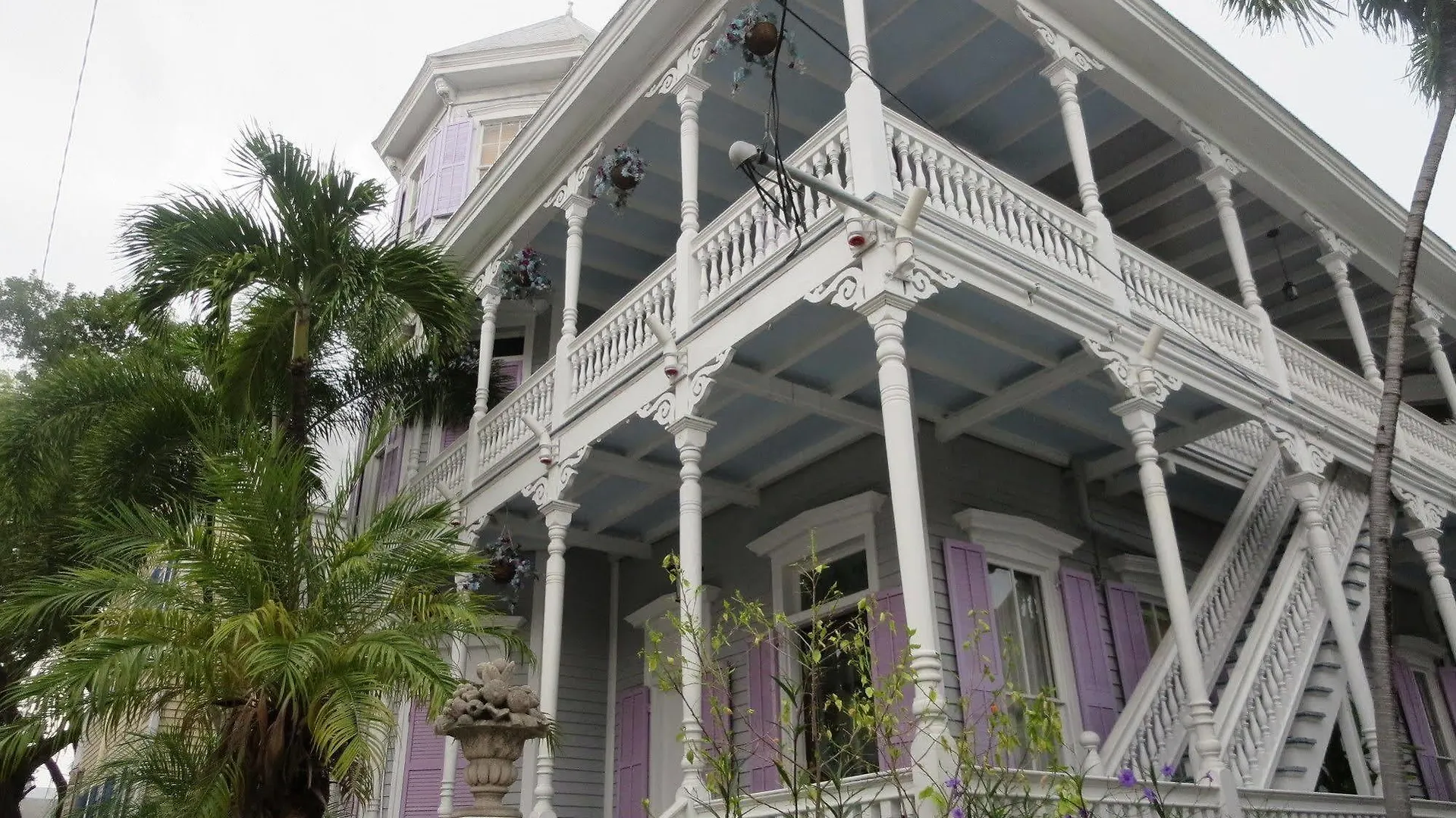 The Artist House 3*