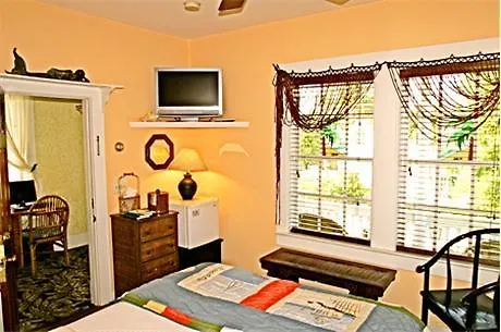 Tropical Hotel