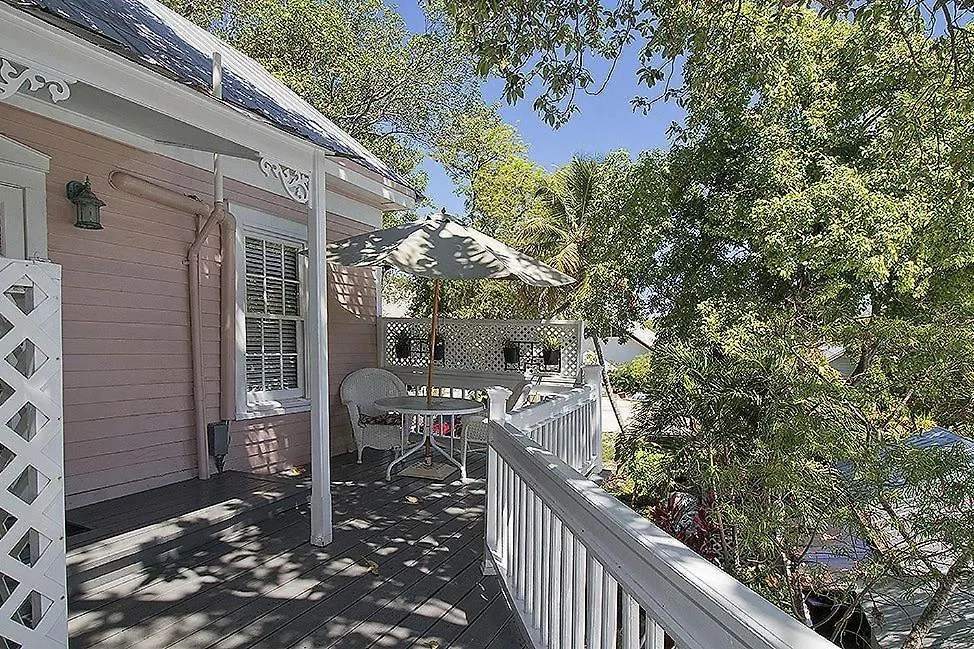 Ambrosia Bed & Breakfast 3*