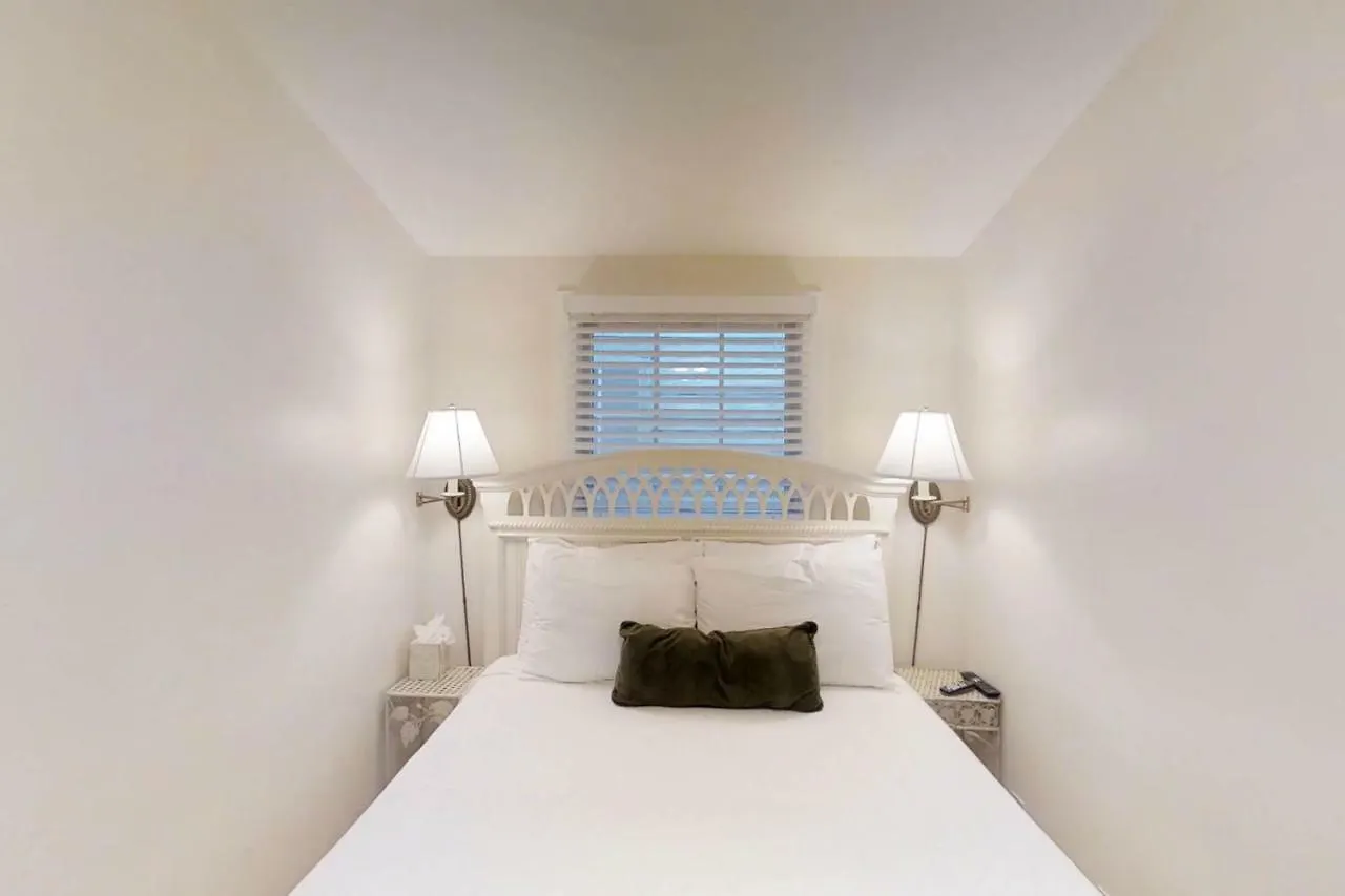 Sea Breeze Holiday home *