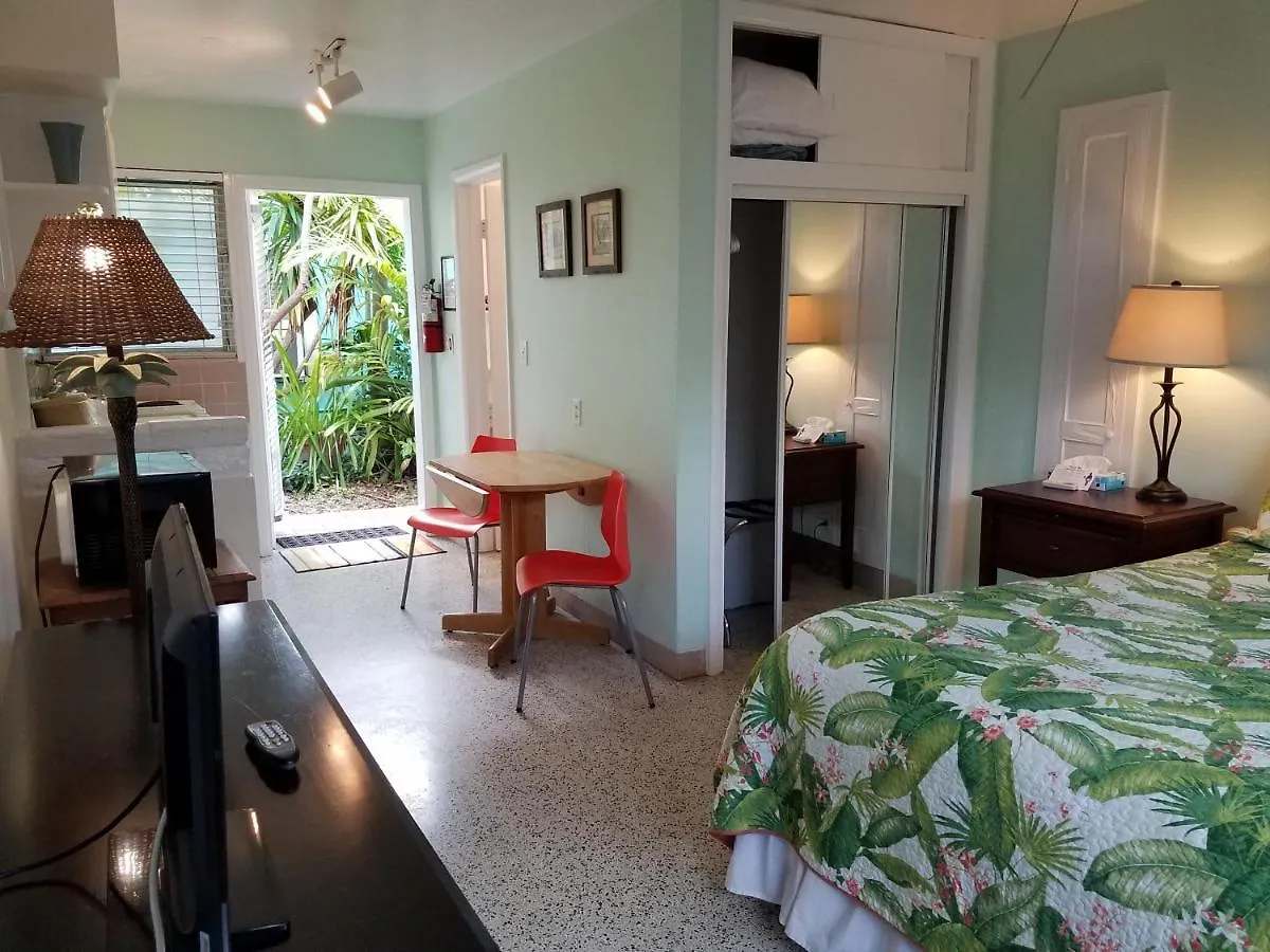 Alexander Palms Court - No Hidden Fees! *