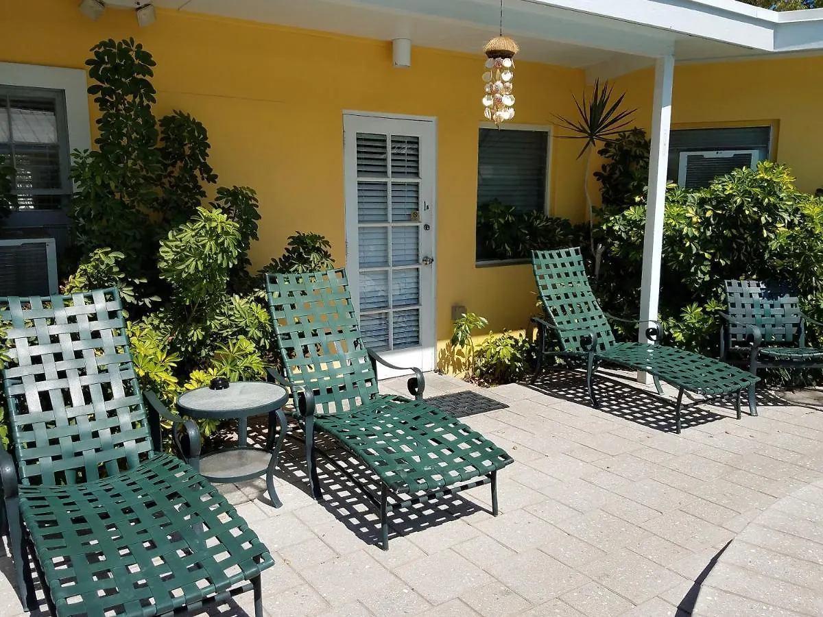 Alexander Palms Court - No Hidden Fees!