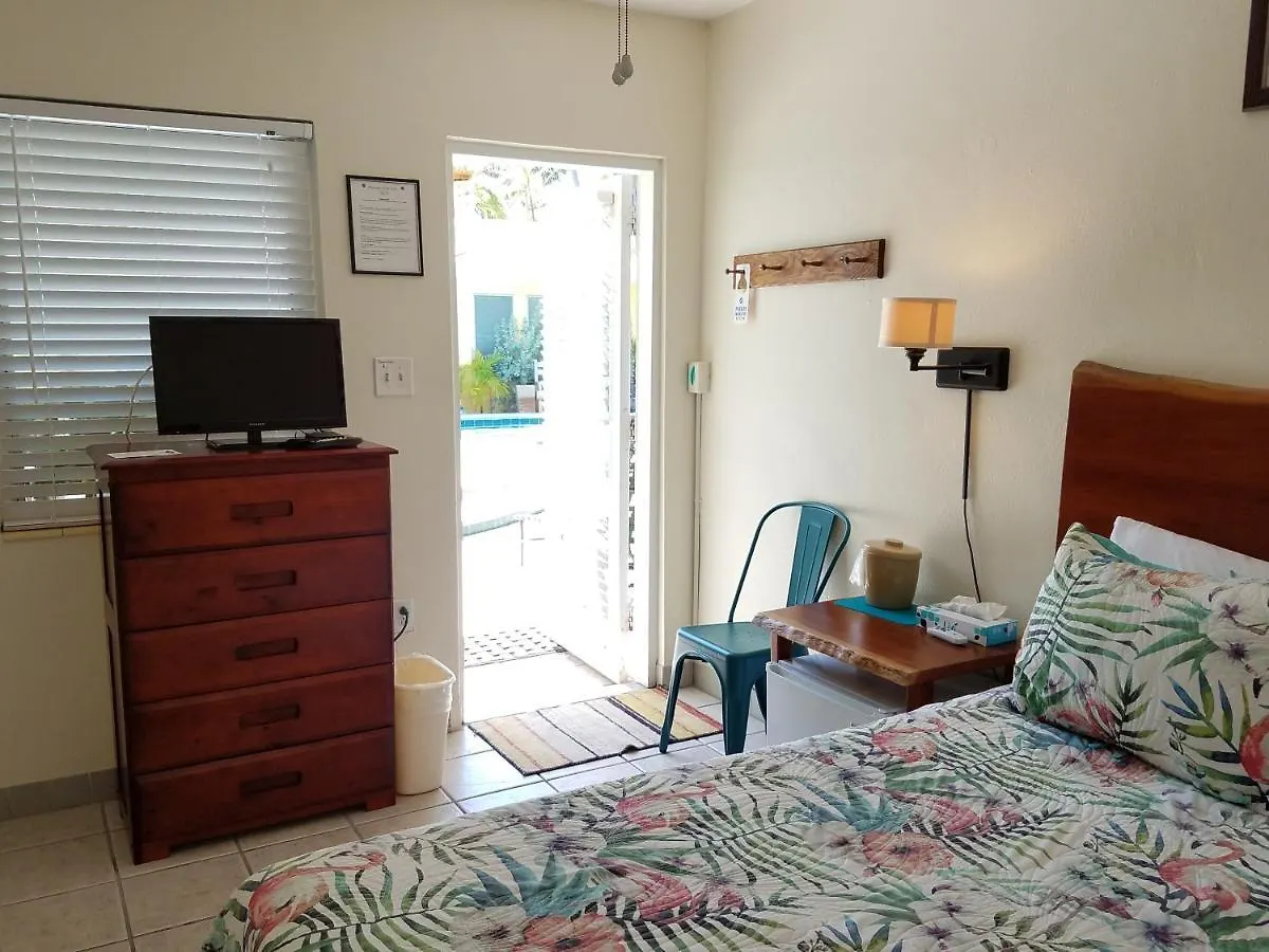 Alexander Palms Court - No Hidden Fees! Guest house