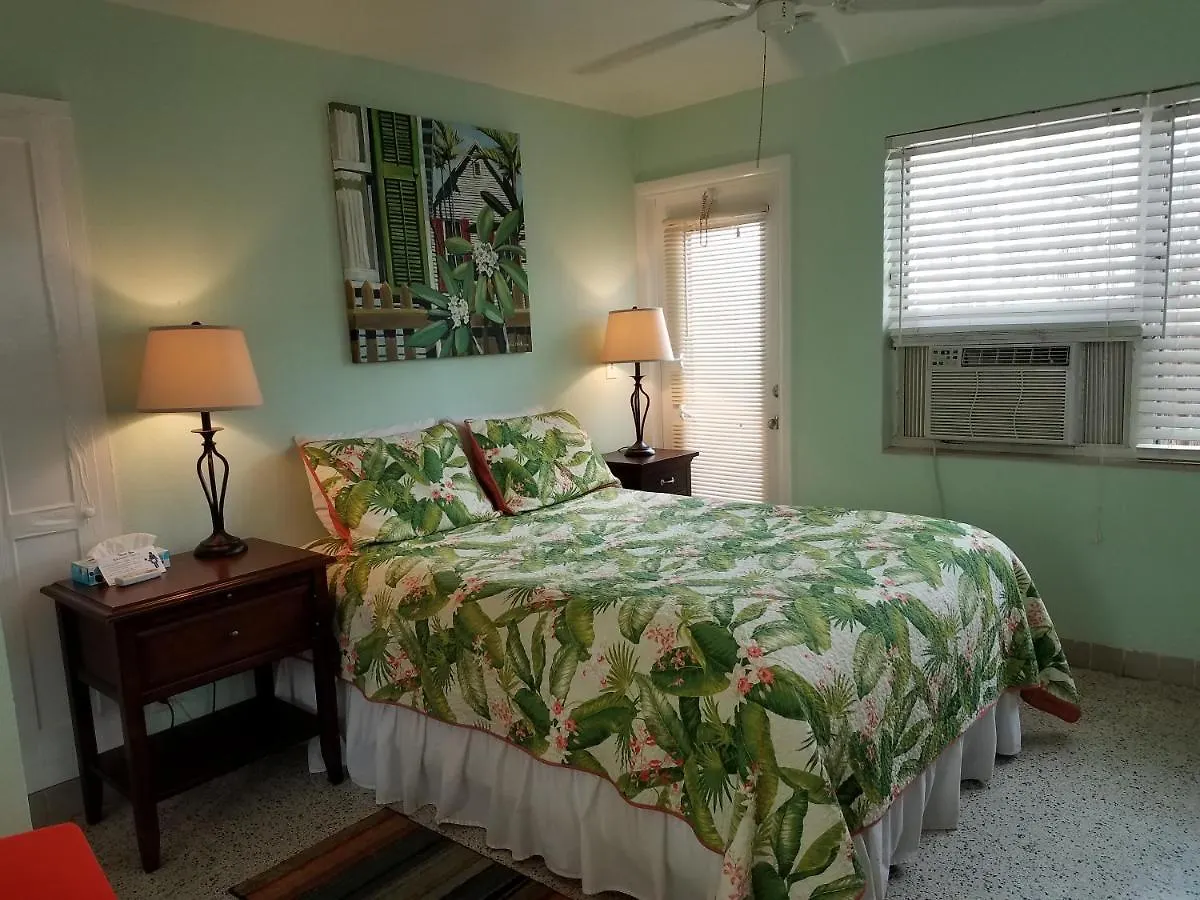 Guest house Alexander Palms Court - No Hidden Fees!