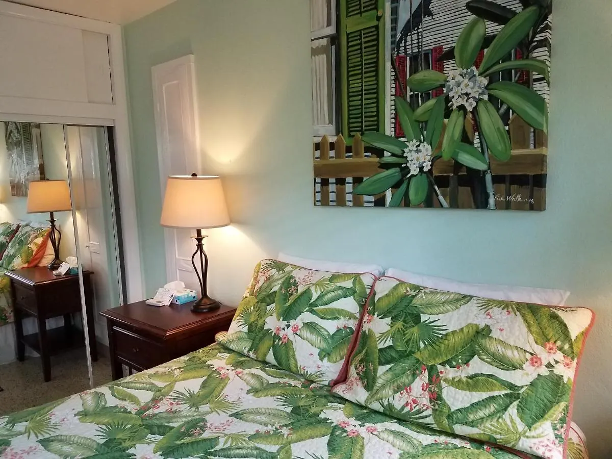 Alexander Palms Court - No Hidden Fees! *