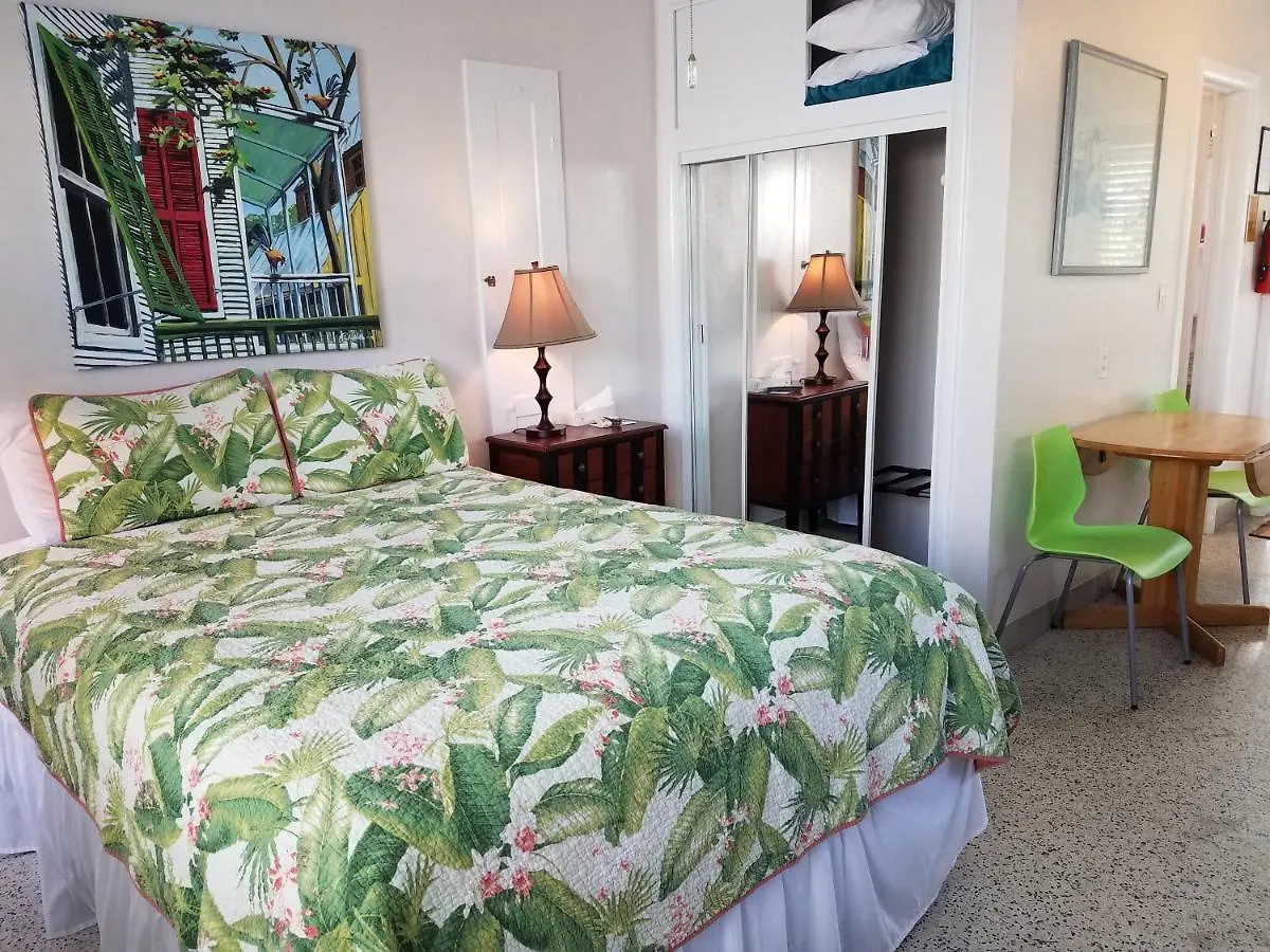 Alexander Palms Court - No Hidden Fees! Guest house *
