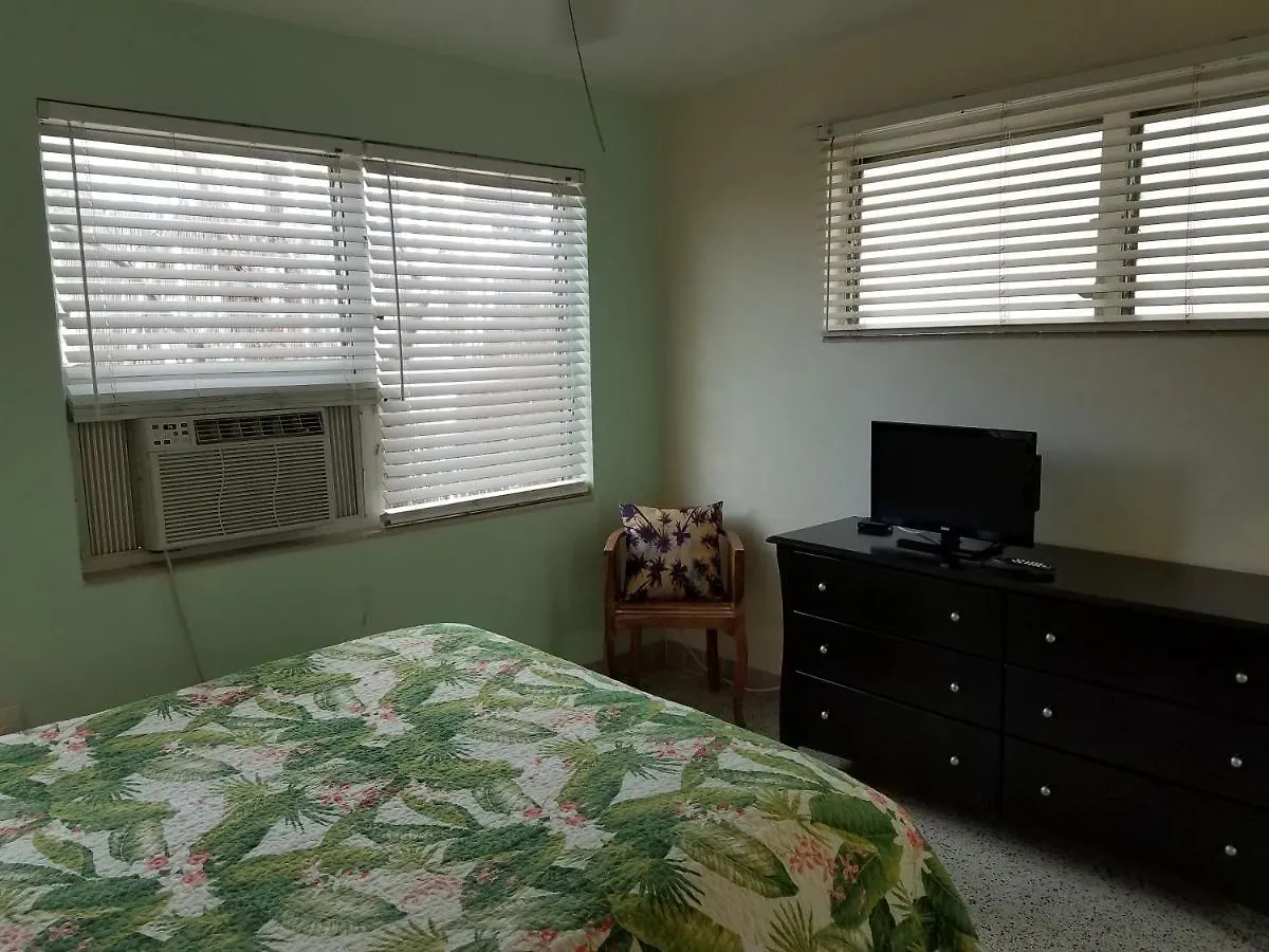 Alexander Palms Court - No Hidden Fees! Guest house Key West