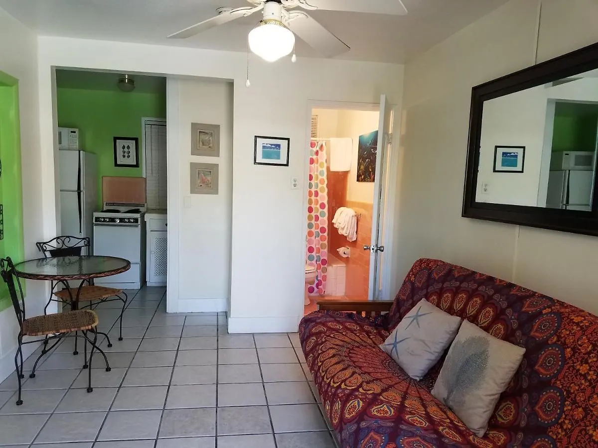 Alexander Palms Court - No Hidden Fees! *