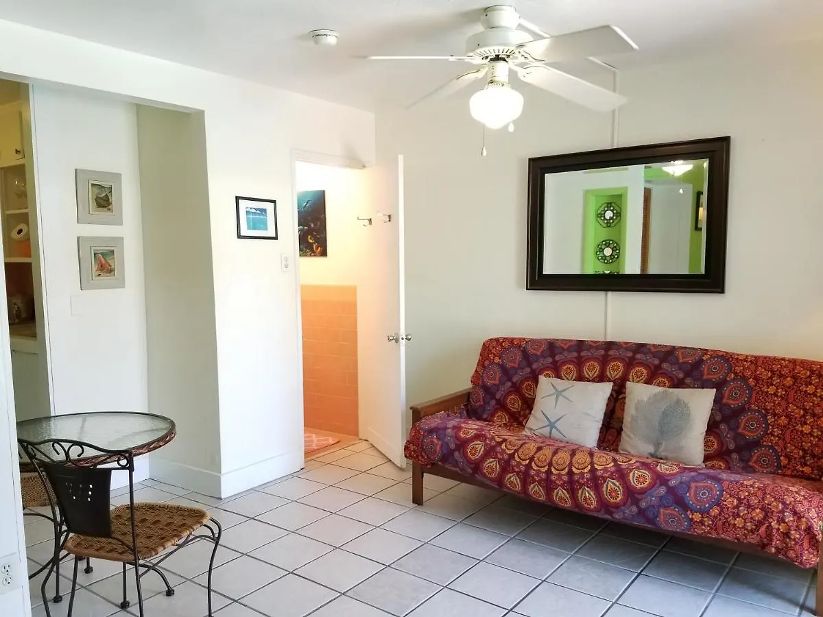 Alexander Palms Court - No Hidden Fees! Guest house Key West