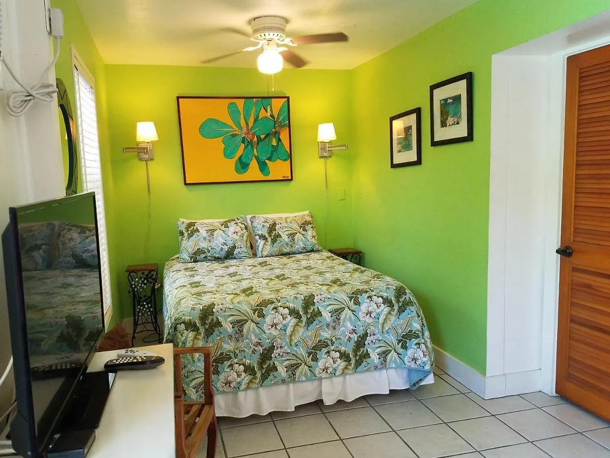 Alexander Palms Court - No Hidden Fees! Guest house *