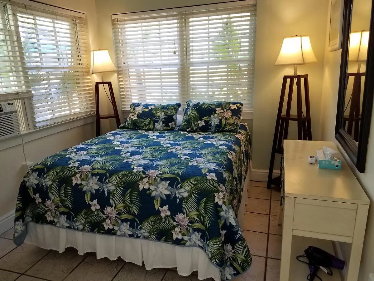 Guest house Alexander Palms Court - No Hidden Fees! Key West