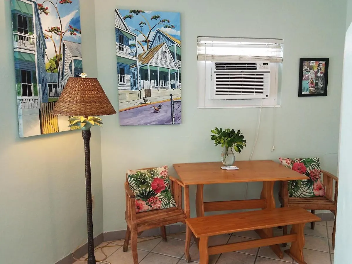 Alexander Palms Court - No Hidden Fees! Guest house *