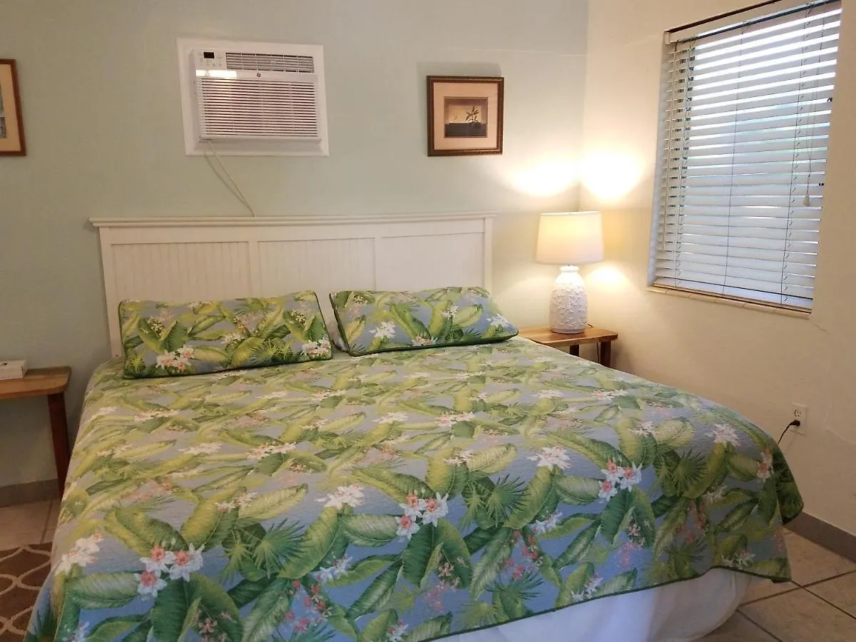 Guest house Alexander Palms Court - No Hidden Fees! Key West