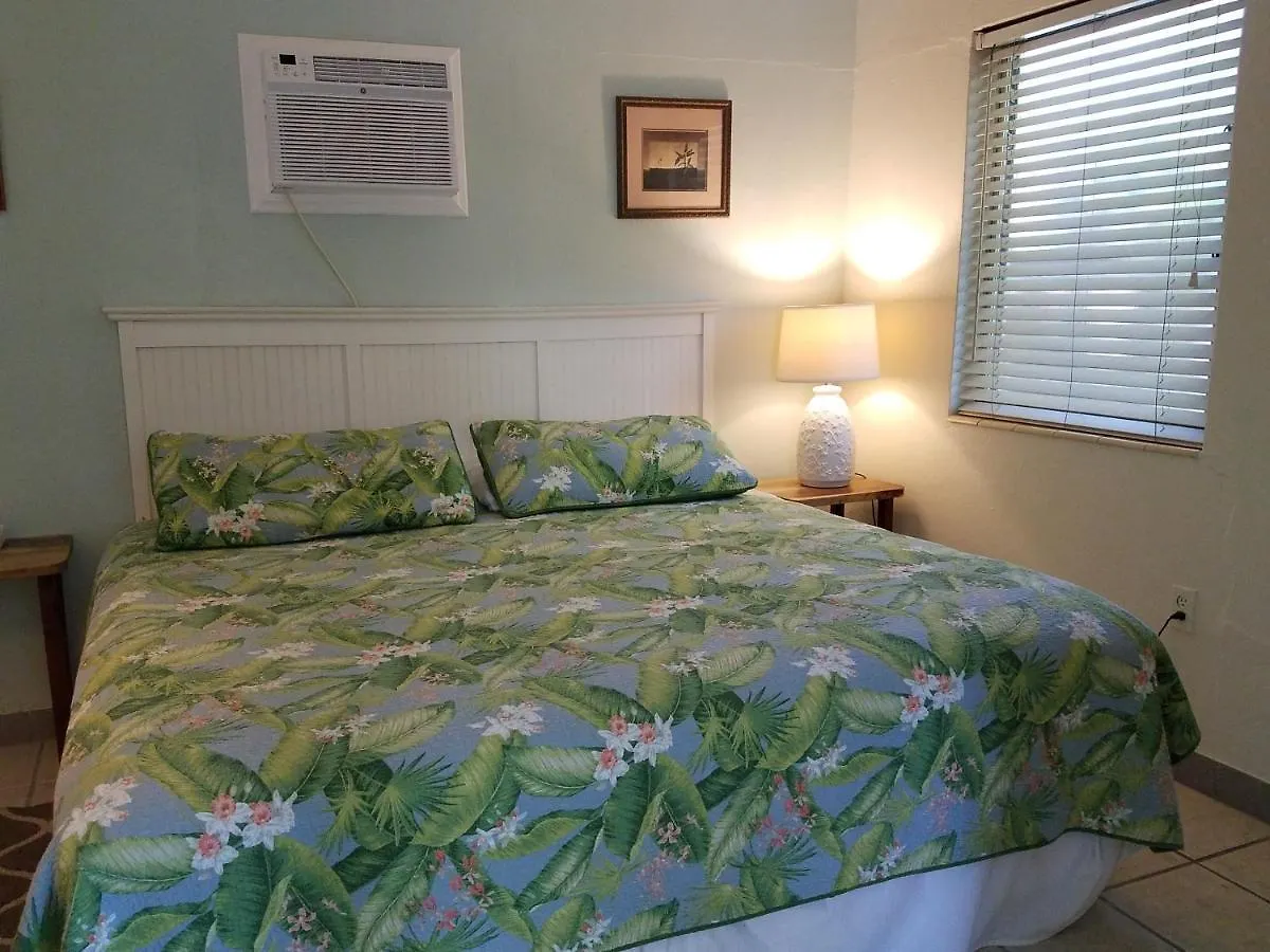 Guest house Alexander Palms Court - No Hidden Fees! Key West
