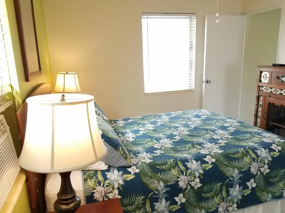 Guest house Alexander Palms Court - No Hidden Fees! *