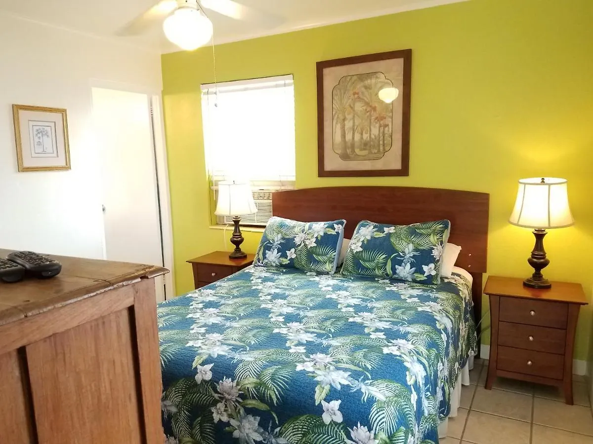 Guest house Alexander Palms Court - No Hidden Fees! *