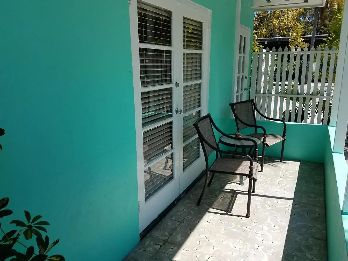 Alexander Palms Court - No Hidden Fees! Guest house *