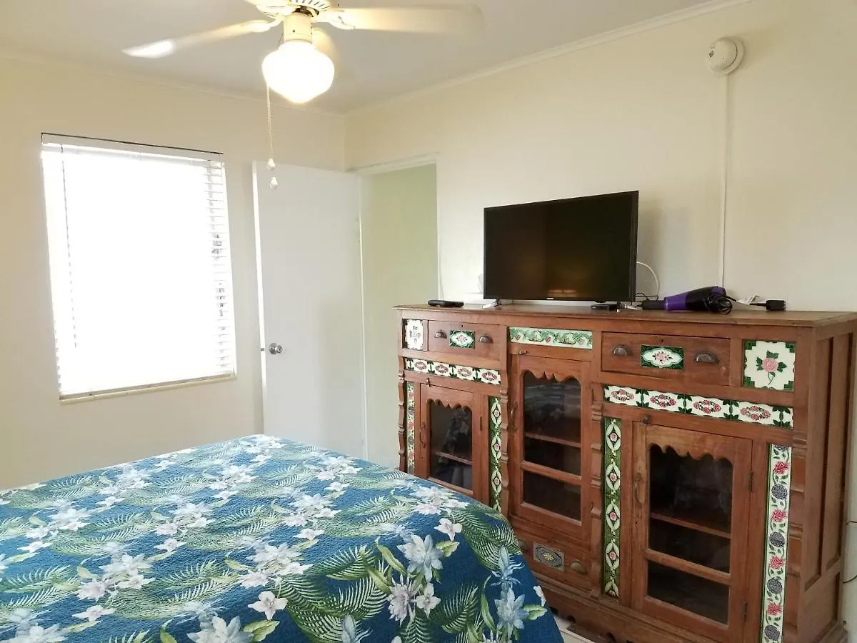 Alexander Palms Court - No Hidden Fees! Guest house