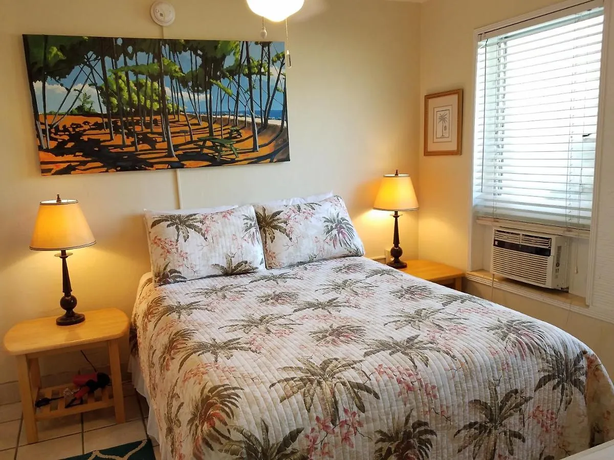 Alexander Palms Court - No Hidden Fees! *
