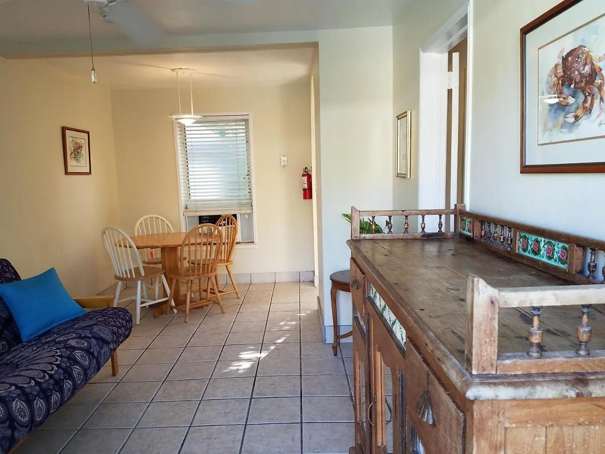 Guest house Alexander Palms Court - No Hidden Fees! *
