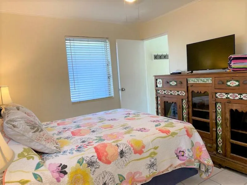 Alexander Palms Court - No Hidden Fees! Guest house