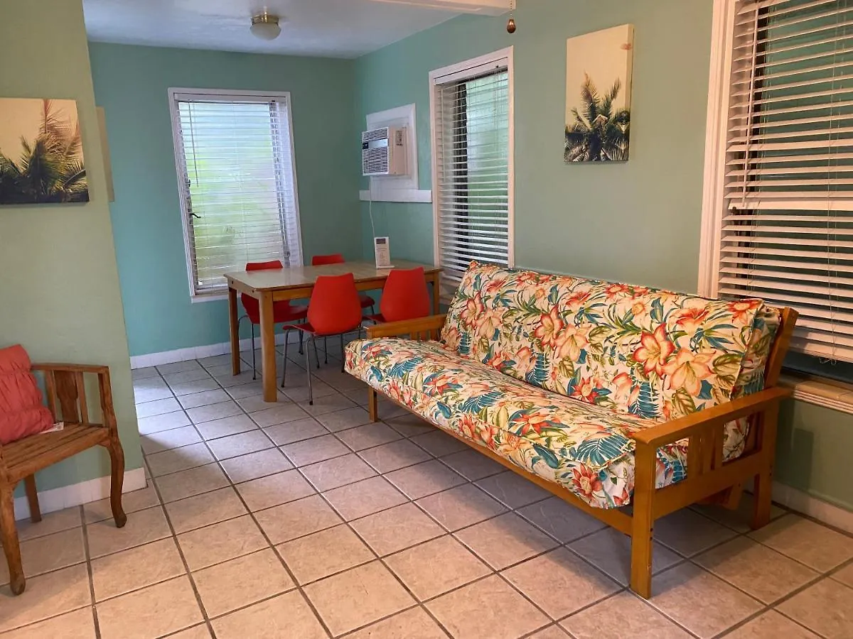 Alexander Palms Court - No Hidden Fees! Guest house Key West