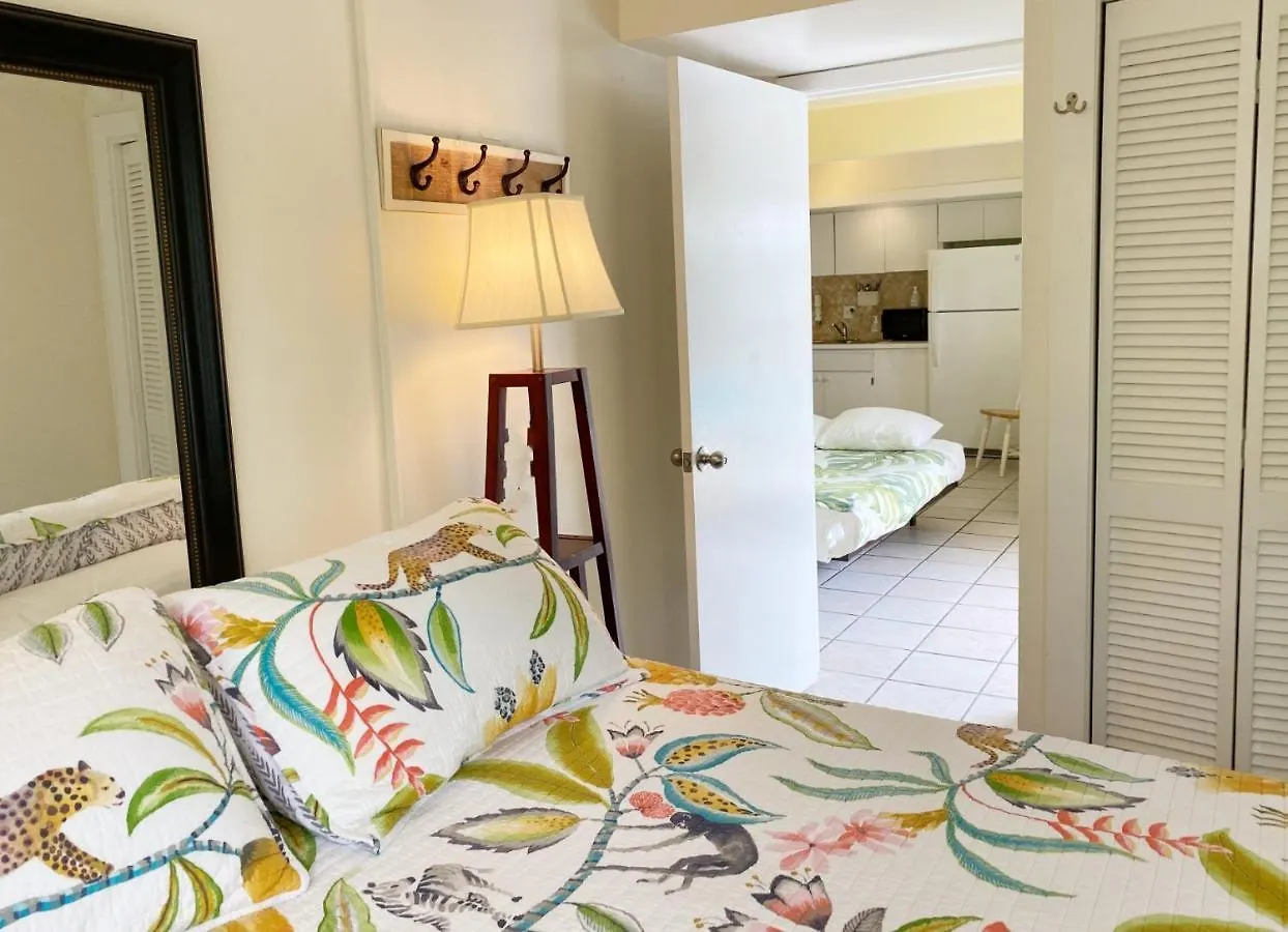 Guest house Alexander Palms Court - No Hidden Fees! *