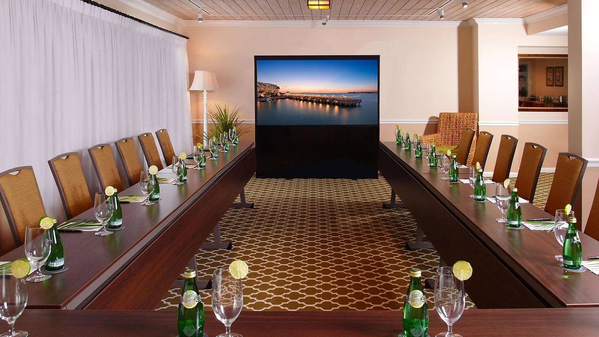 Semesteranläggning (resort) Ocean Key & Spa, A Noble House 4*
