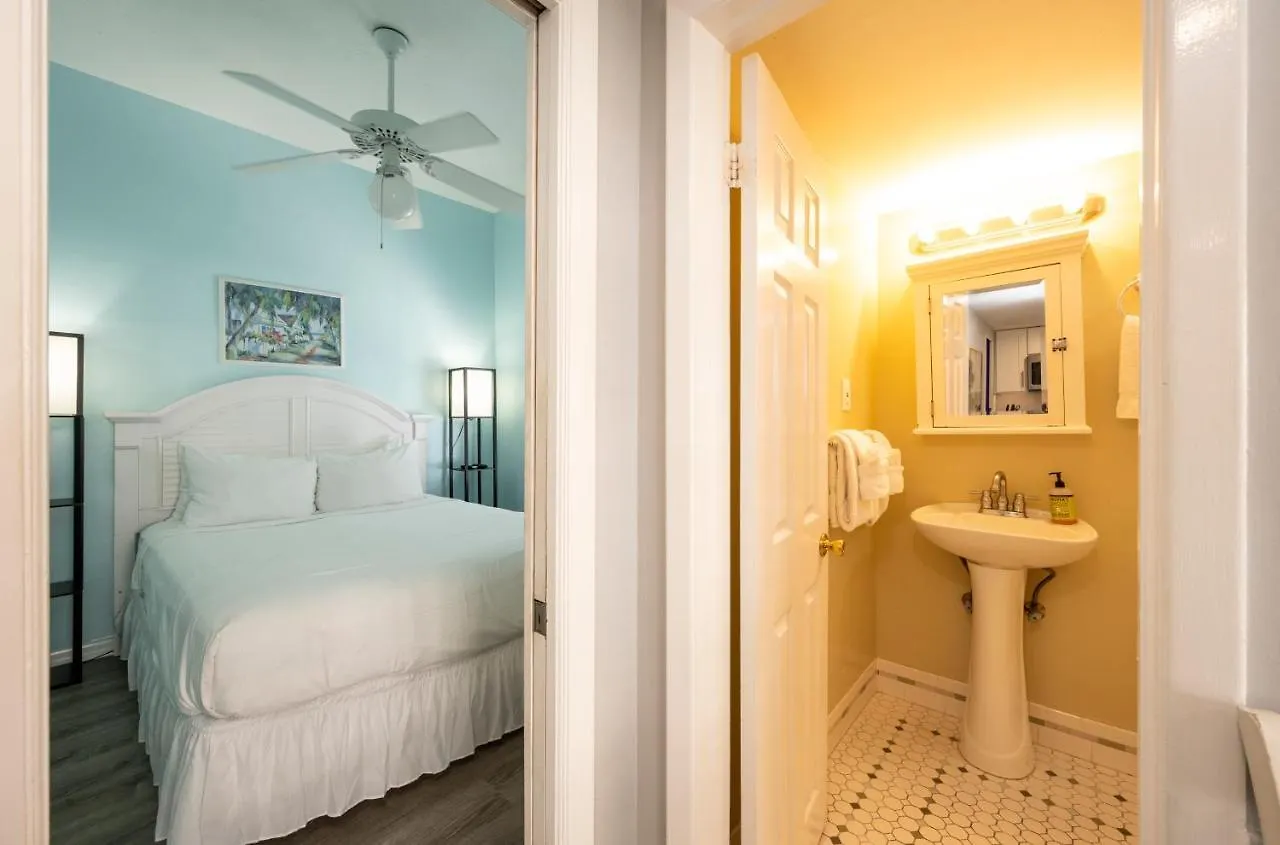 Crawl To Duval W/ Hot Tub Key West