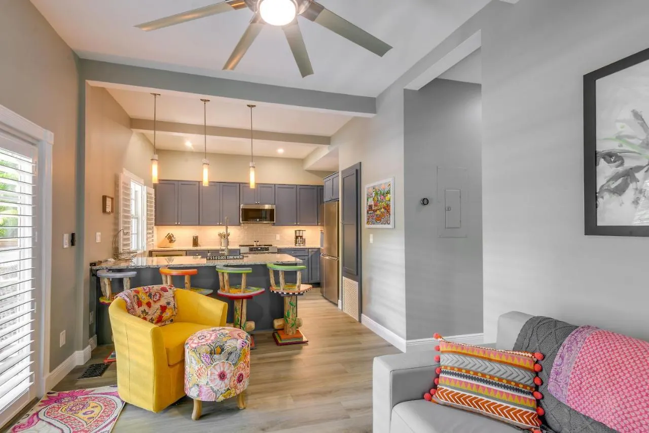Breezy First-floor With Pool Access Key West