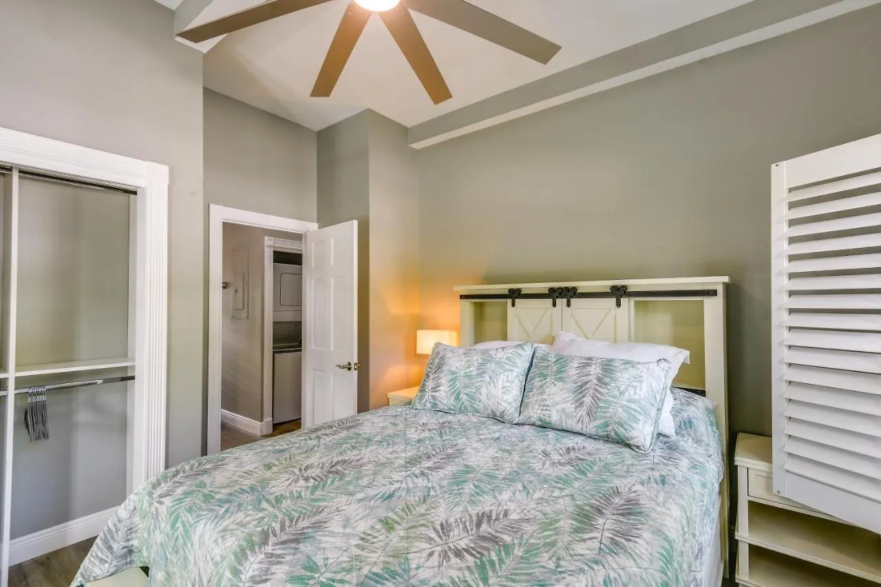 Breezy First-floor With Pool Access