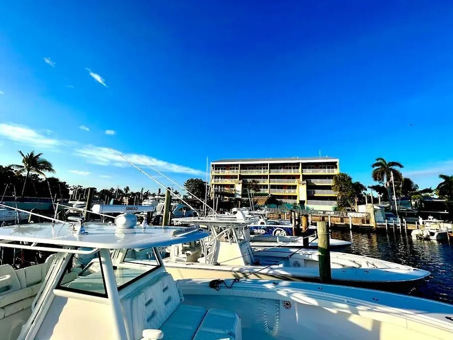 Florida - Spacious Updated Waterfront 2x2 Pool Dock Holiday home *